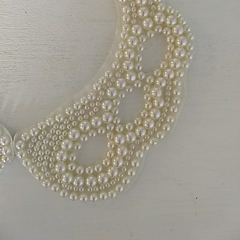 Detachable decorative pearl collar - Picture 3 of 4